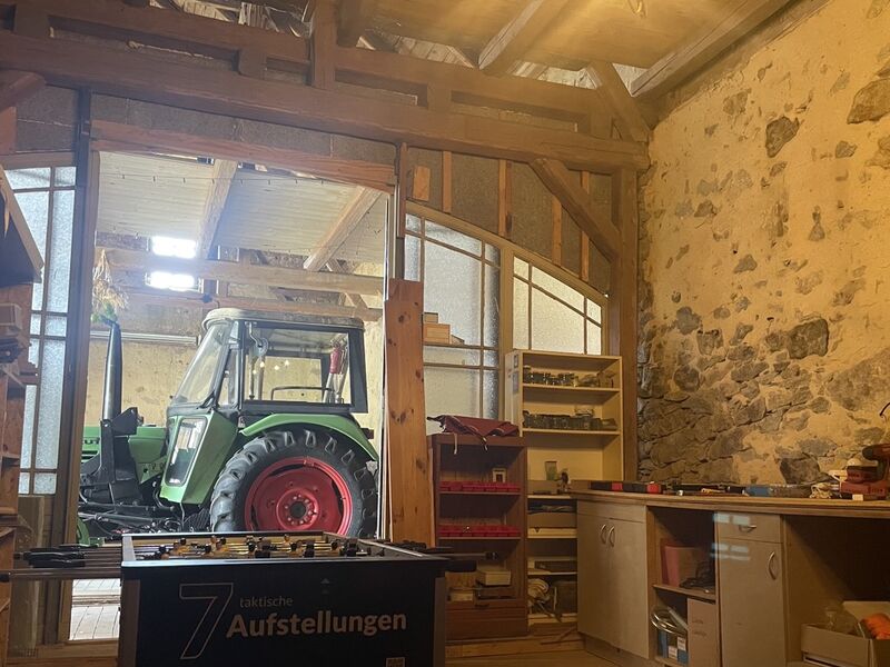 Die Werkstatt zieht für einige Zeit in den Buffetraum der Scheune